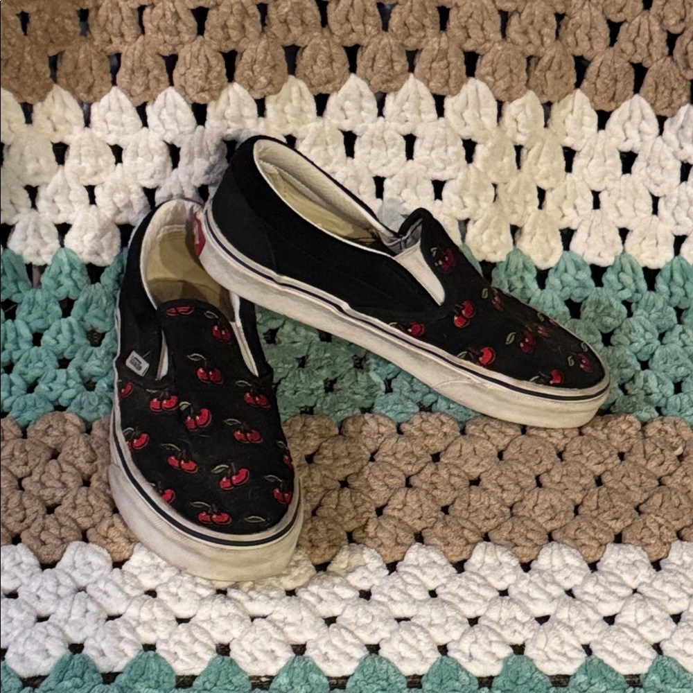 Vans Black Slip-On Cherry Print Shoes Woman’s sz 5